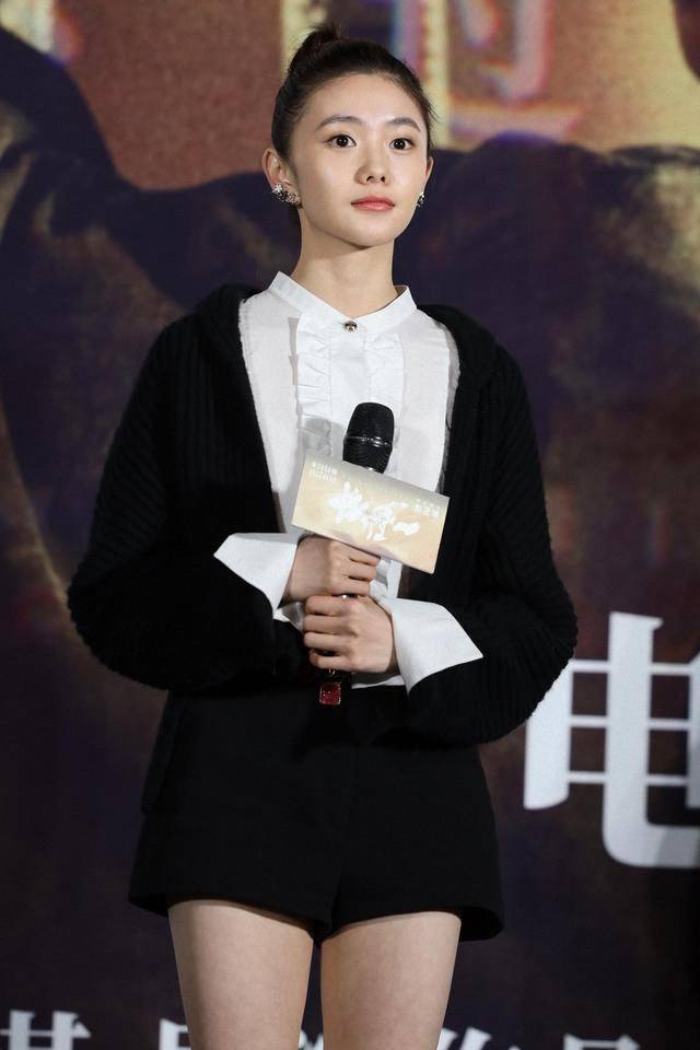 张艺谋|张艺谋新片首映礼，新谋女郎亮相气质惊艳，侧颜超像章子怡