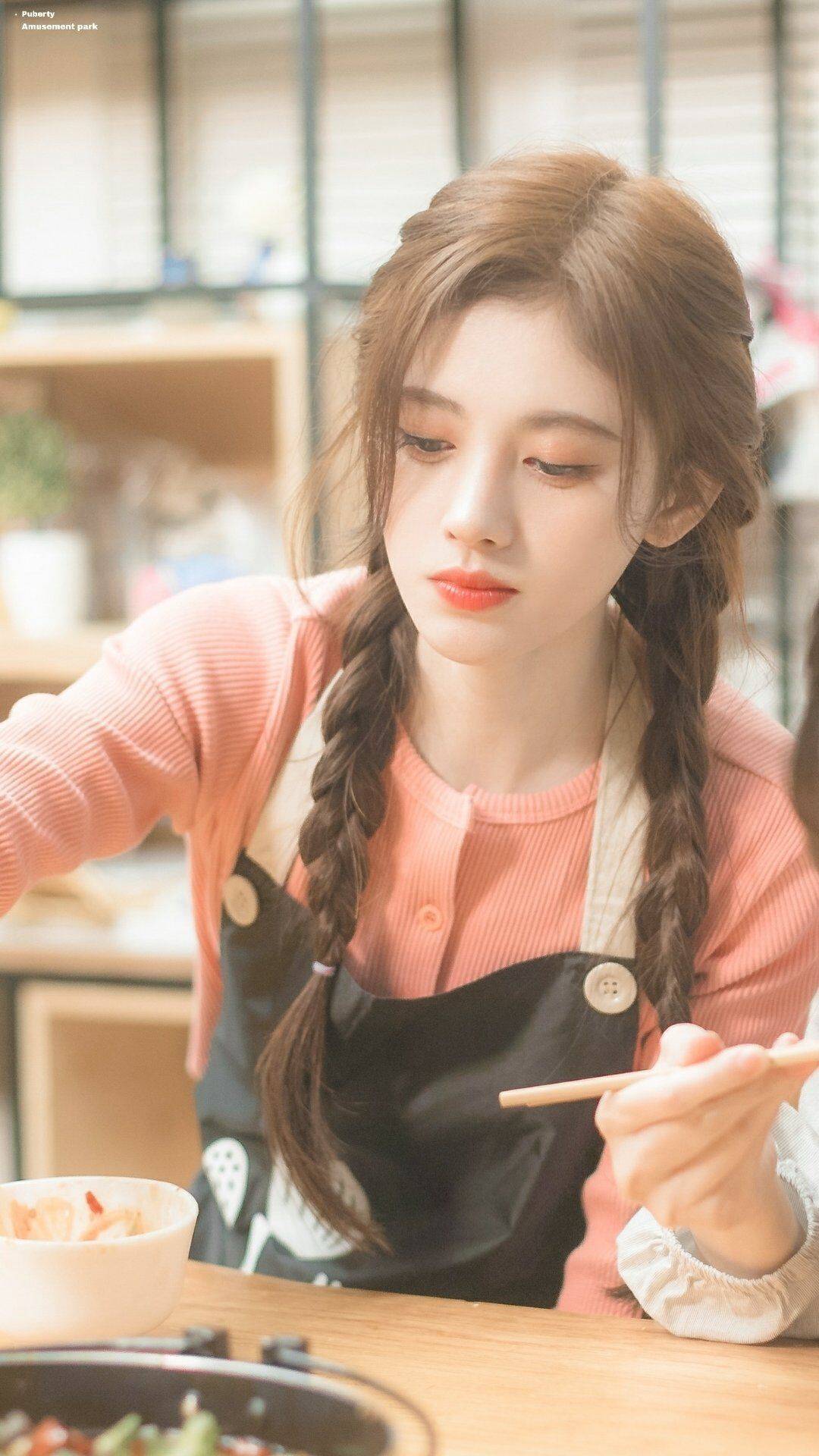 鞠婧祎|鞠婧祎最新私服穿搭曝光，这样穿甜美时尚又显高，回头率绝对超高