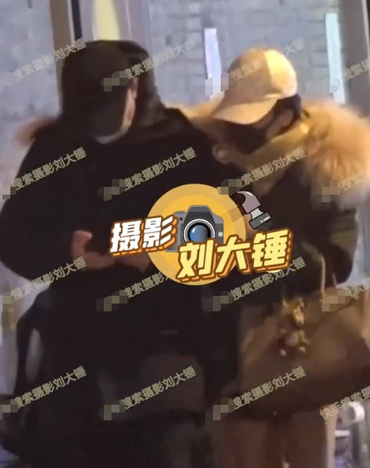 马伊琍|新女友获认可？文章疑带女友陪爱马比赛，她打扮时髦身材超性感