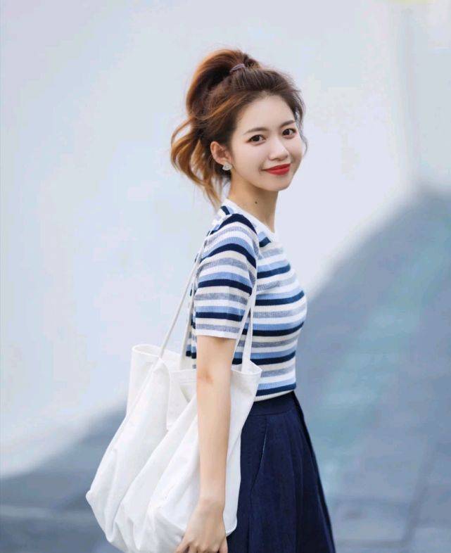 感觉|优雅浪漫的裙装穿搭，可以呈现俏皮甜美的感觉，也可以很有女人味