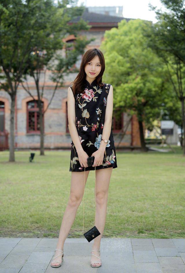 身材|谁说旗袍只是妈妈的专属？当改良旗袍走向街头新潮流，尽显东方美