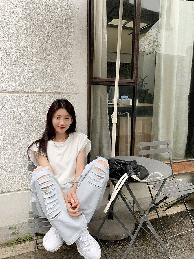 女生|溜肩女生的穿搭小技巧，这三款上衣能够解决日常烦恼