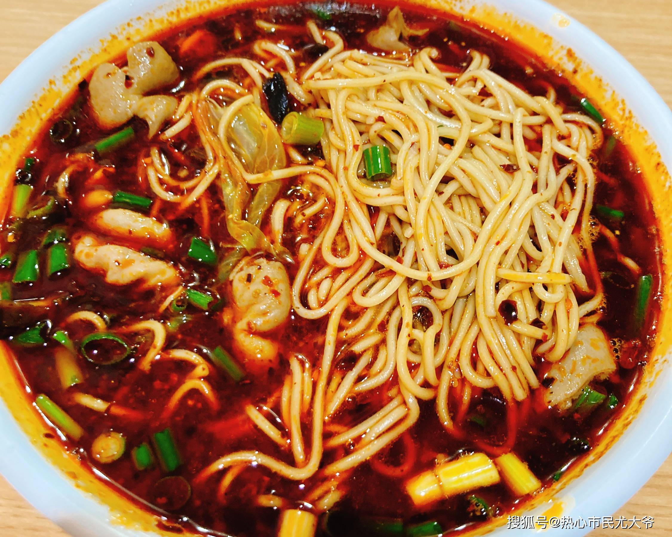 一直认为这种麻辣小面,只要料够足,那味道绝对不会差到哪去.