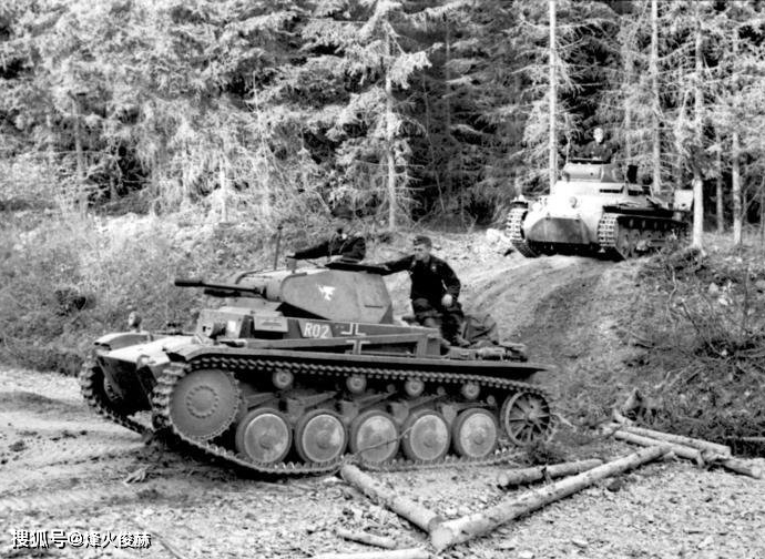 德军穿越阿登森林图片