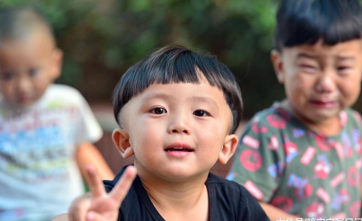 幼儿园|幼儿园里,害羞内向的孩子易受欺负?儿童社交专家:恰恰相反