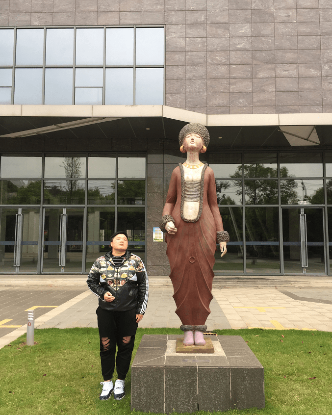 身材|89年的巩立姣私下活泼得像孩子，穿搭花哨不减分，身材胖也有魅力