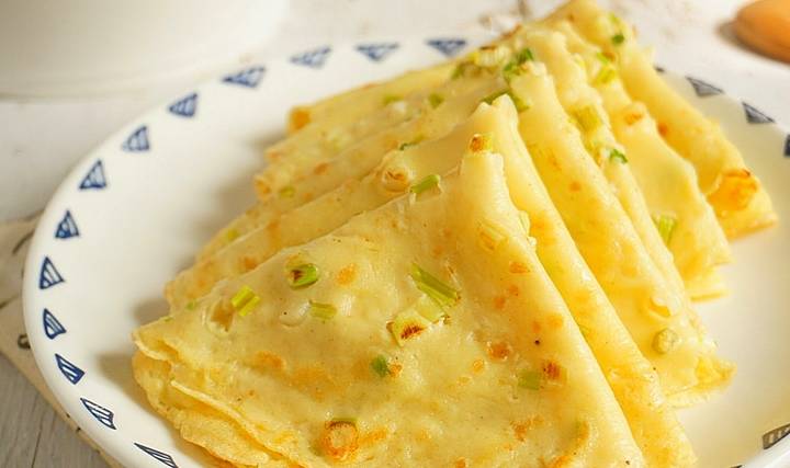 小勺|又薄又软的鸡蛋饼,面粉和水的比例很重要,营养早餐15分钟就上桌