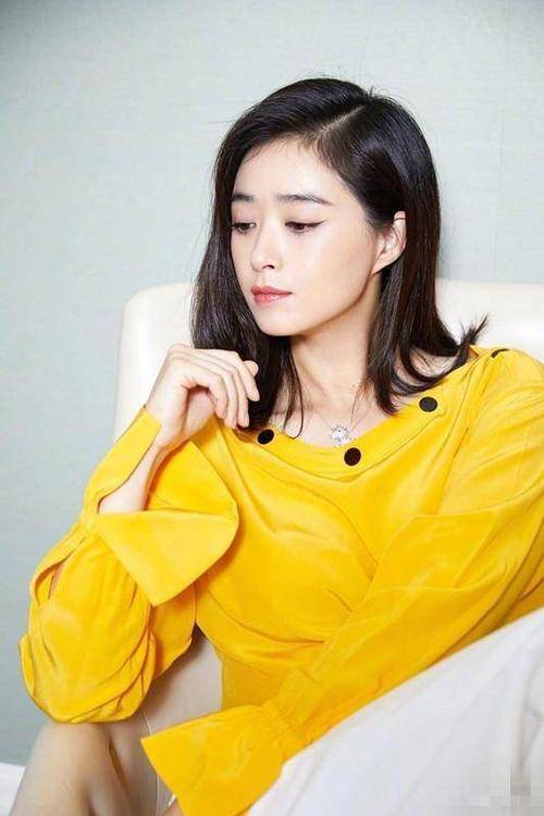 线条美|肩宽胯宽不要愁，找对风格最重要，不显壮还很有时尚感