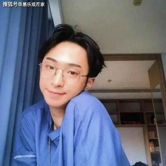 仙女|伊能静儿子再晒女装照，粉色纱裙妆容妖艳夸张，被赞“小仙女”