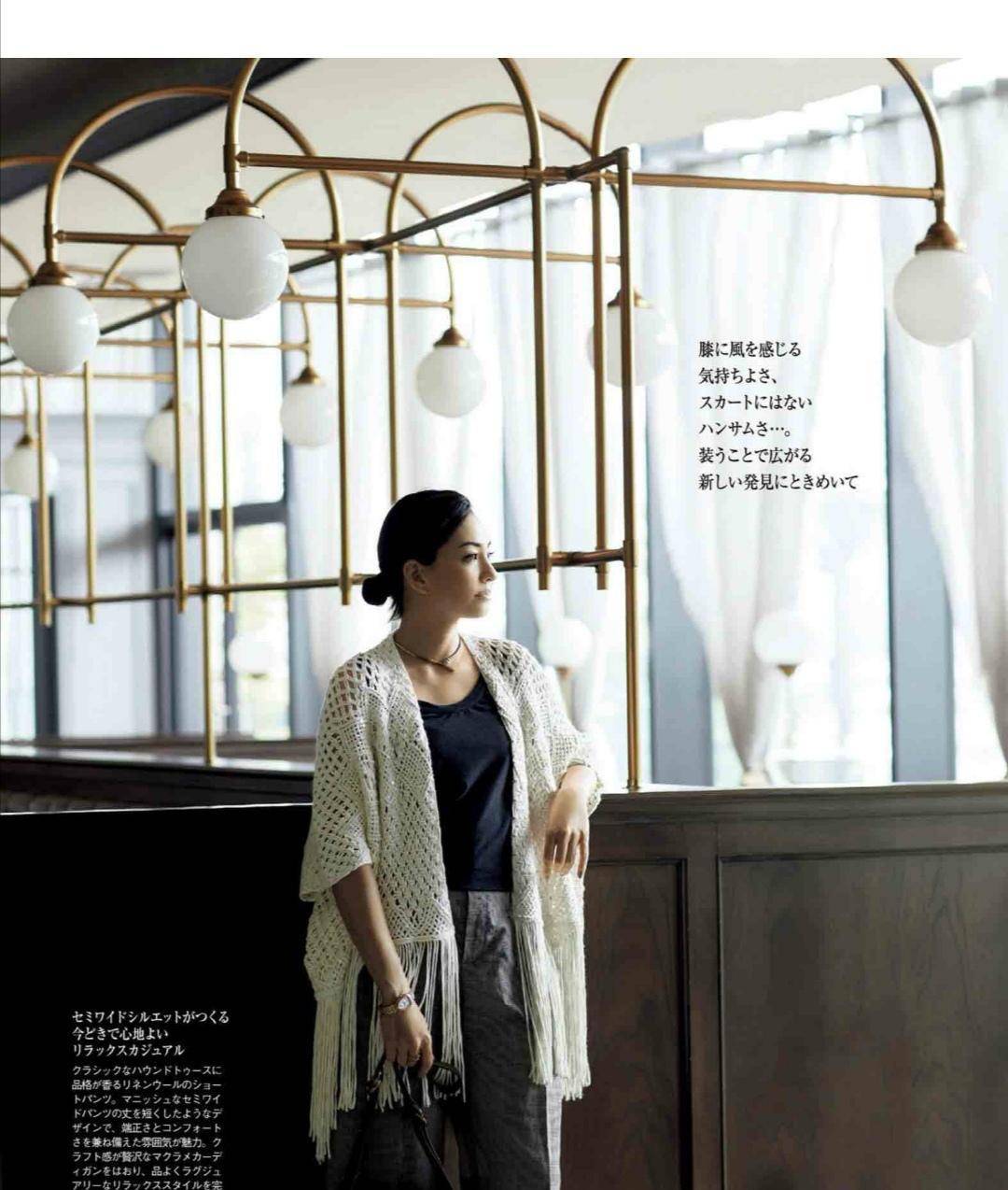 样式|讲真,四五十岁的女人可以赶时髦,但要学会选款,适合自己才好看