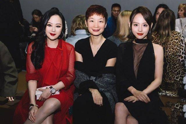 身材|人人都夸章小蕙气质好，虽然身材比较丰满，穿衣仍很有韵味