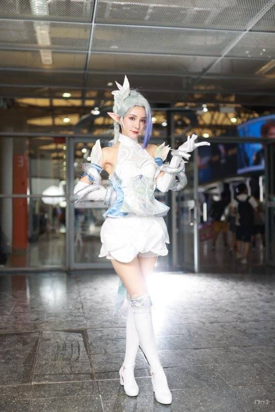都齐聚|2021ChinaJoy现场Showgirl：白衣精灵赛高！奇幻风小姐姐大赏！