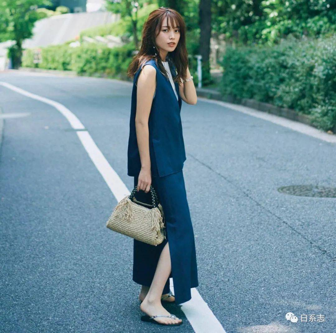 下装|无袖上衣穿出正式感，这里有几个成熟的小建议