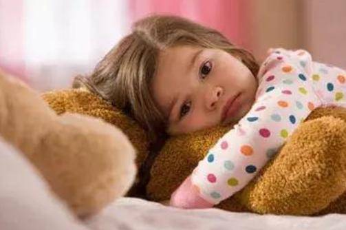 因为|生二胎后，老大和谁睡？妈妈的做法遭全家质疑，三年后却被夸精明