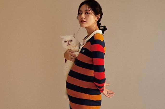 原创 黑涩会美眉小蛮宣布产子!