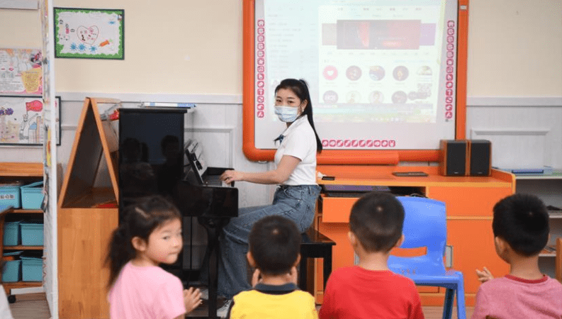 招聘|私立幼儿园问题频出，关停呼声高涨，学前教育能纳入义务教育吗