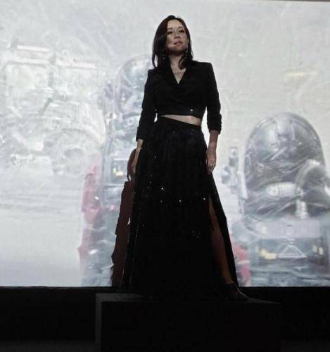 视觉|陈松伶人到中年反而变瘦,穿短裙秀出“筷子腿”,让多少女生羡慕