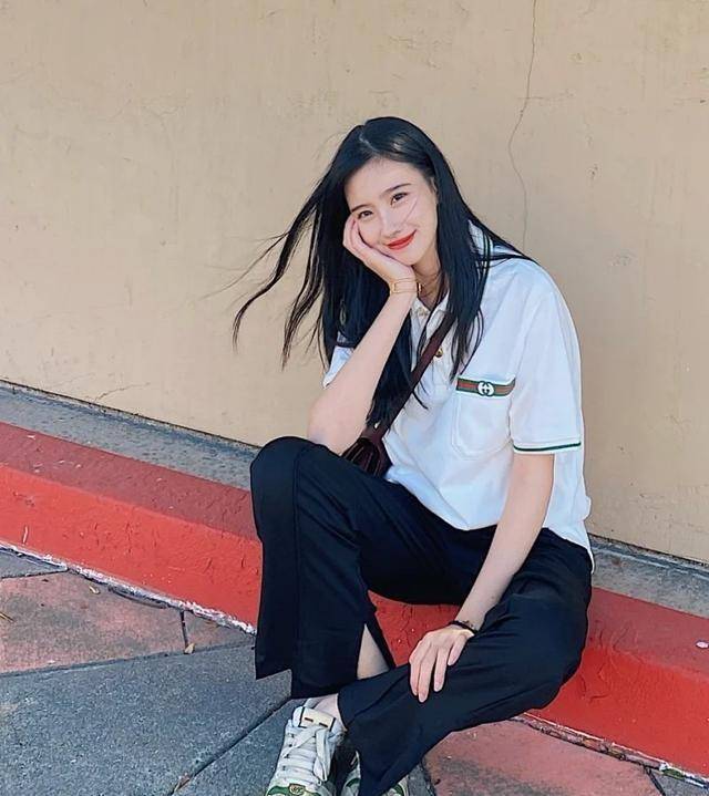 全黑|姚明带女儿逛街,11岁姚沁蕾身高已经一米七,全黑休闲风也养眼