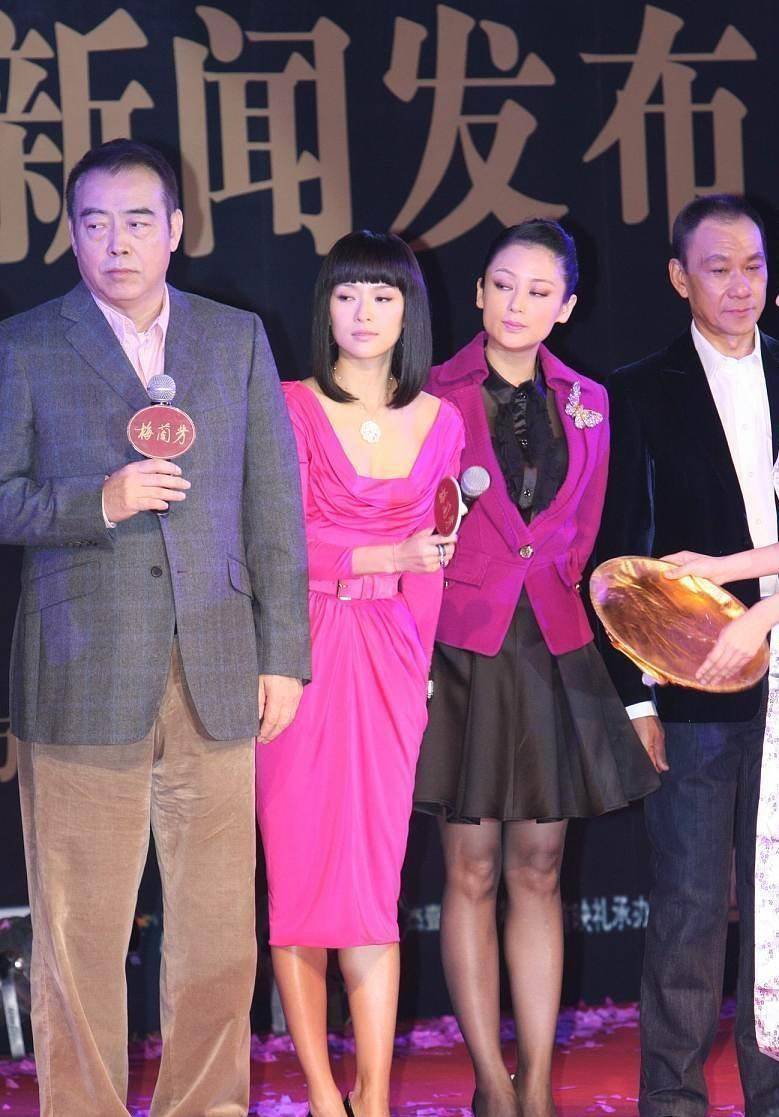 颜色|陈红一点也不服老,和小十岁的“国际章”同台,穿艳色装嫩太减龄