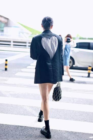 长度|宋佳低调走机场，穿皱巴巴西装没一点架子，素颜出镜气质也高级