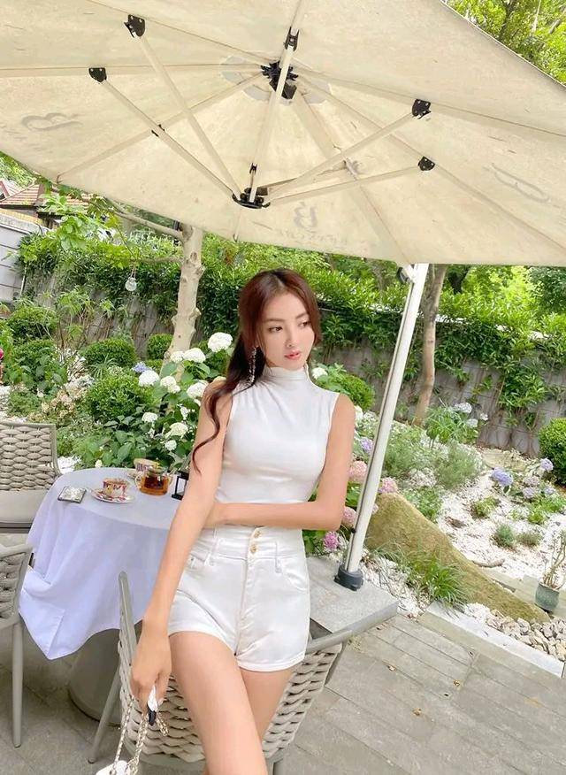 夏季里|白色，精致时髦女孩的韵味感