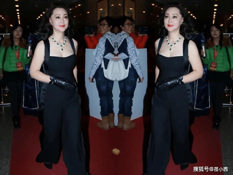 黑色|大宋佳这身材中年女性都想拥有，穿吊带连体裤亮相，美出新高度