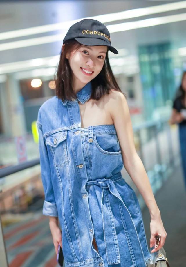 标准|金晨不愧是舞蹈专业的，“标准身材”穿牛仔装，真给气质加分