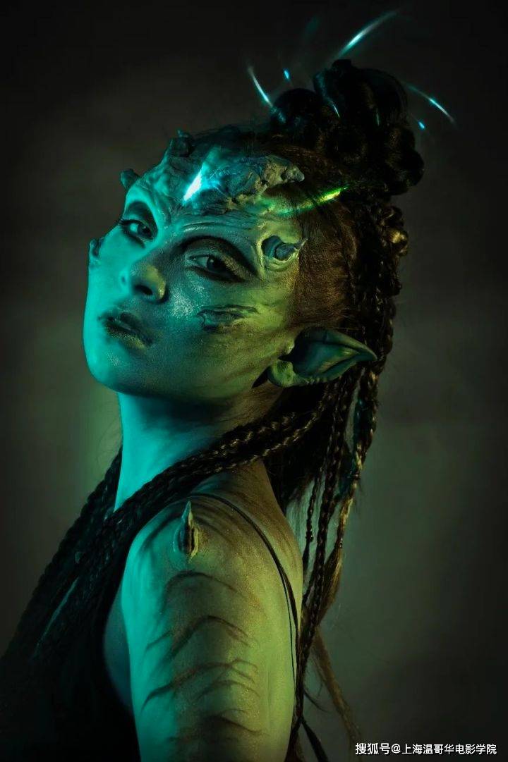 例如在正在热映的电影《怒火重案》中,我担任了影视特效化妆的工作,这