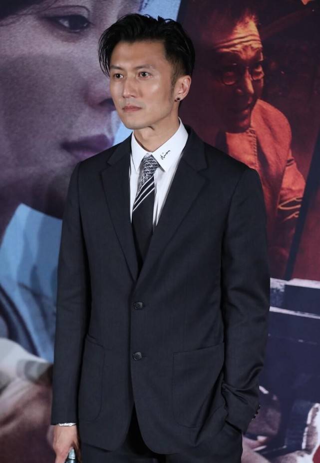 黑色|谢霆锋都40岁了，可气质仍然似潇洒少年，穿黑色显身材清瘦