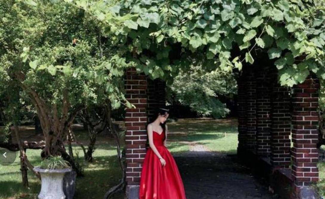 分析|欧阳娜娜剪短发后变成熟，在家弹吉他录歌，人美歌甜网友夸赞