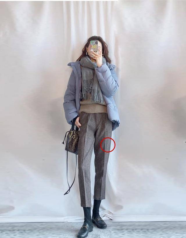 浅色|2020必不可少的“高级灰”配色！学三木母女这样穿，优雅又吸睛