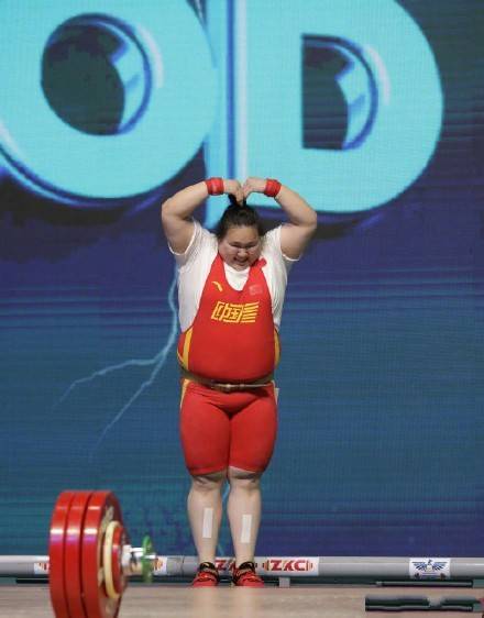 原创中国健儿太厉害李雯雯举重140公斤破纪录穿番茄炒蛋真可爱
