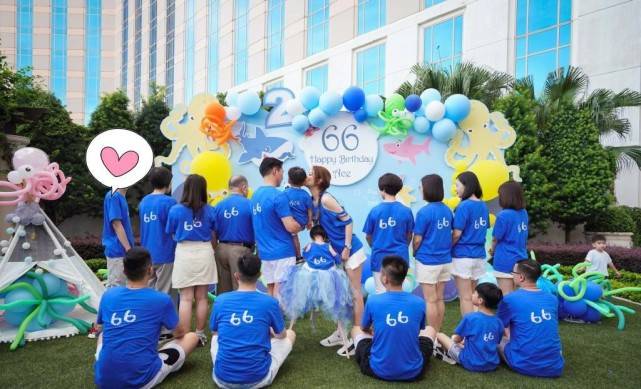 身材|安以轩保养得真好,穿破洞T恤秀幸福家庭,身材曲线一点没走形