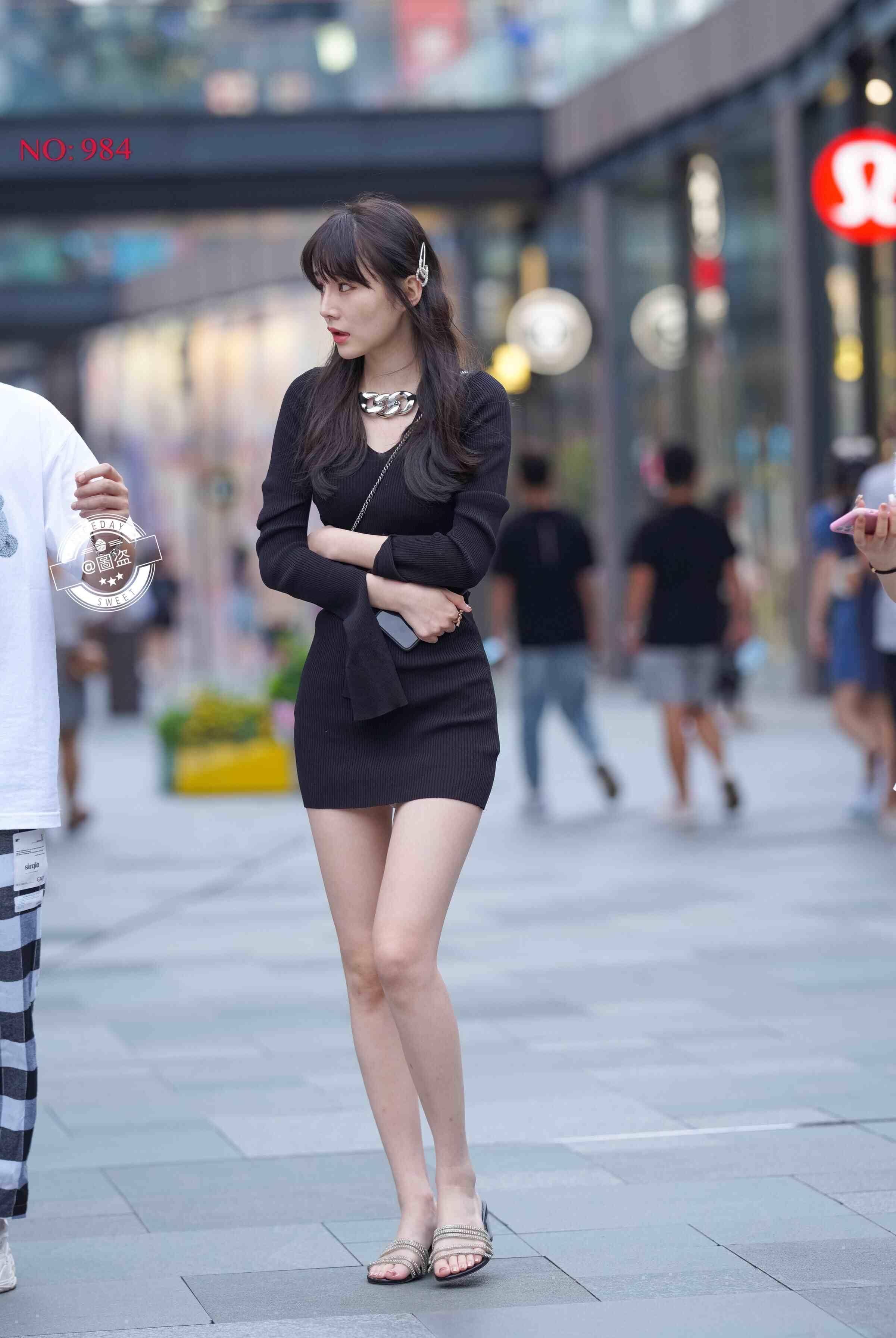 短裙|终于可以把心爱打底裤穿出街了，简单却很个性，增添气质