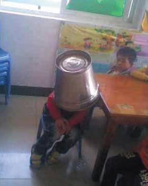 厕所|幼儿园冷暴力,孩子默默承受,家长还以为孩子过得开心