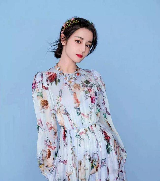 衣领|时尚永远是个轮回，名画里的时装搭配，现在看来依旧很“潮”