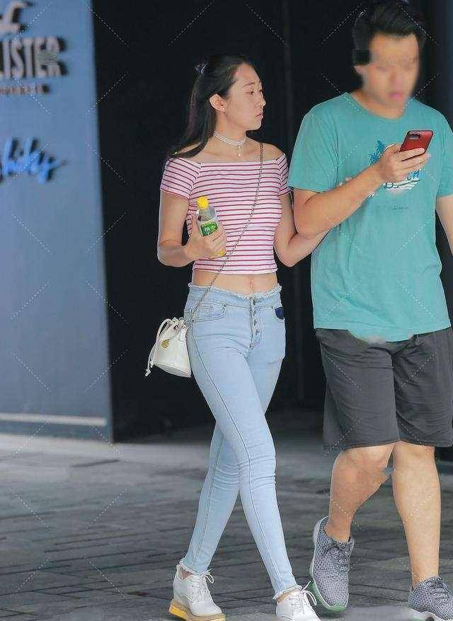 身材|穿上打底裤让这个季节充满新鲜感，亮眼吸睛搭配更好看，搭配得当