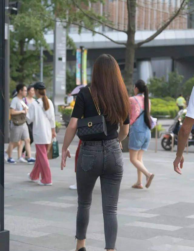 风情|魅力动人的瑜伽裤装扮很有时尚感，带来别样的风情，百搭舒适