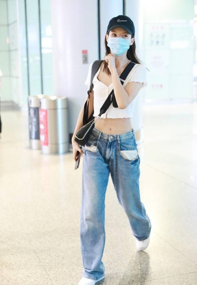 标准|金晨不愧是舞蹈专业的，“标准身材”穿牛仔装，真给气质加分
