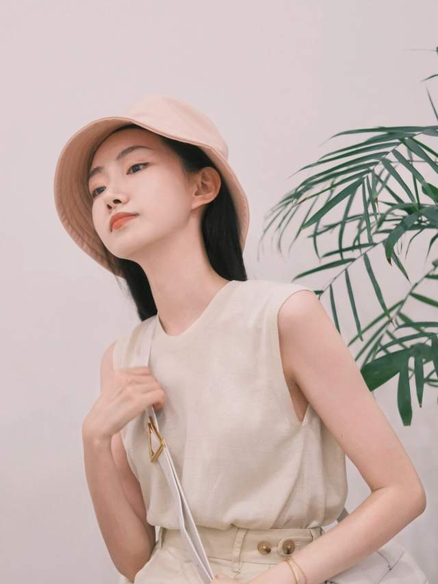 女孩子|20岁到30岁的女生夏季末尾这样穿,衬衫配阔腿裤简约洋气,超好看