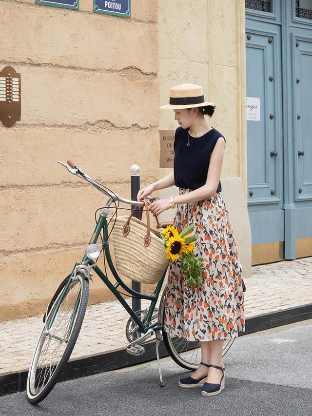 女孩子|20岁到30岁的女生夏季末尾这样穿,衬衫配阔腿裤简约洋气,超好看
