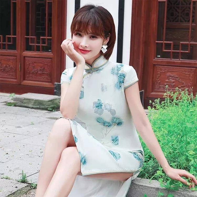 饰品|奔三奔四的女人,试试以下旗袍穿搭攻略,穿出自己的style