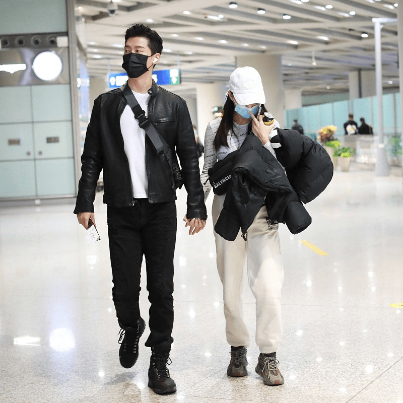 卫衣|赌王千金何超莲私服随性，紧身卫衣配高腰裤，一双长腿真晃眼
