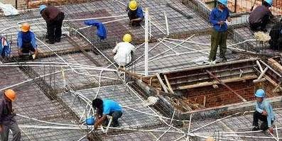 老张|10亩玉米一夜全部枯死,农民欲哭无泪赶紧报警,警方:人为破坏!