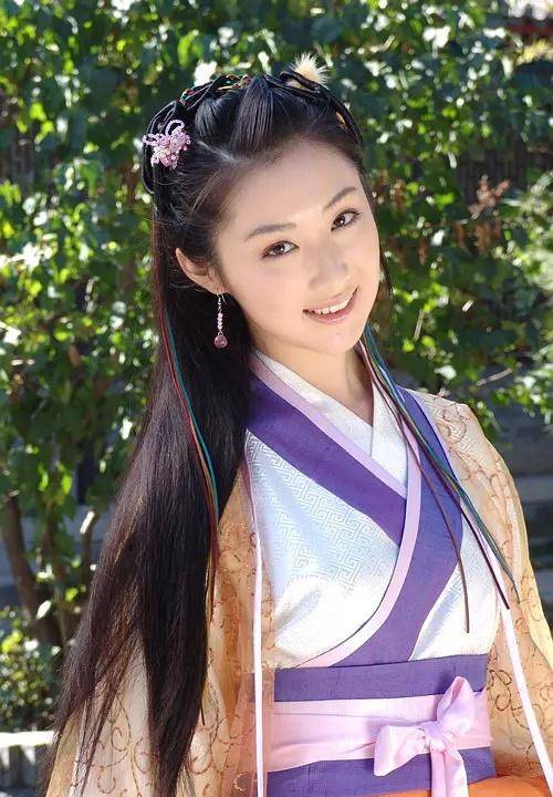 因为|和万茜郭京飞是同学，演过《回家的诱惑》，出道多年她却始终没火