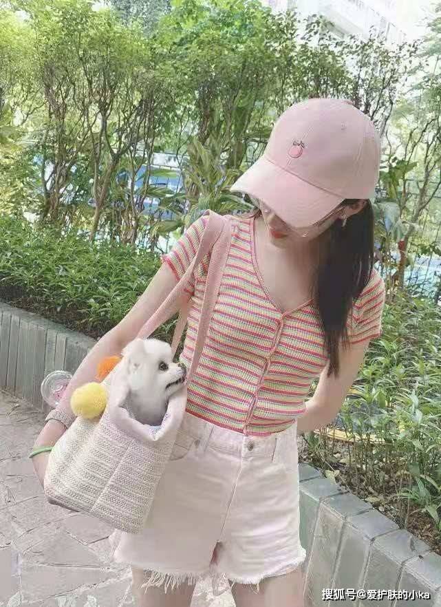 大腿|关晓彤真是合照杀手，同框江疏影完全没输，穿短裤大长腿堪比模特