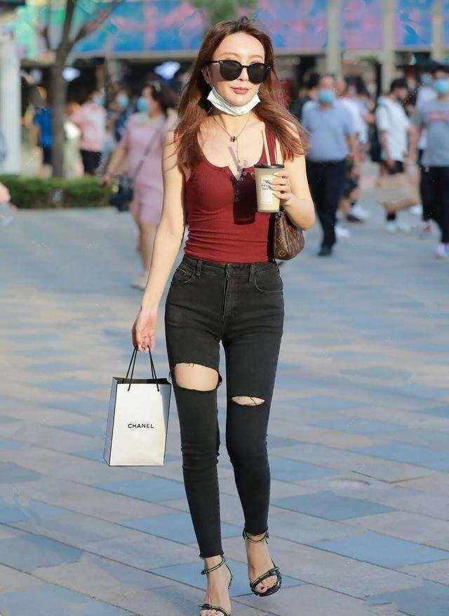 女神|简单方便的瑜伽裤穿出女神气质,带来率性高挑的感觉,简单纯净