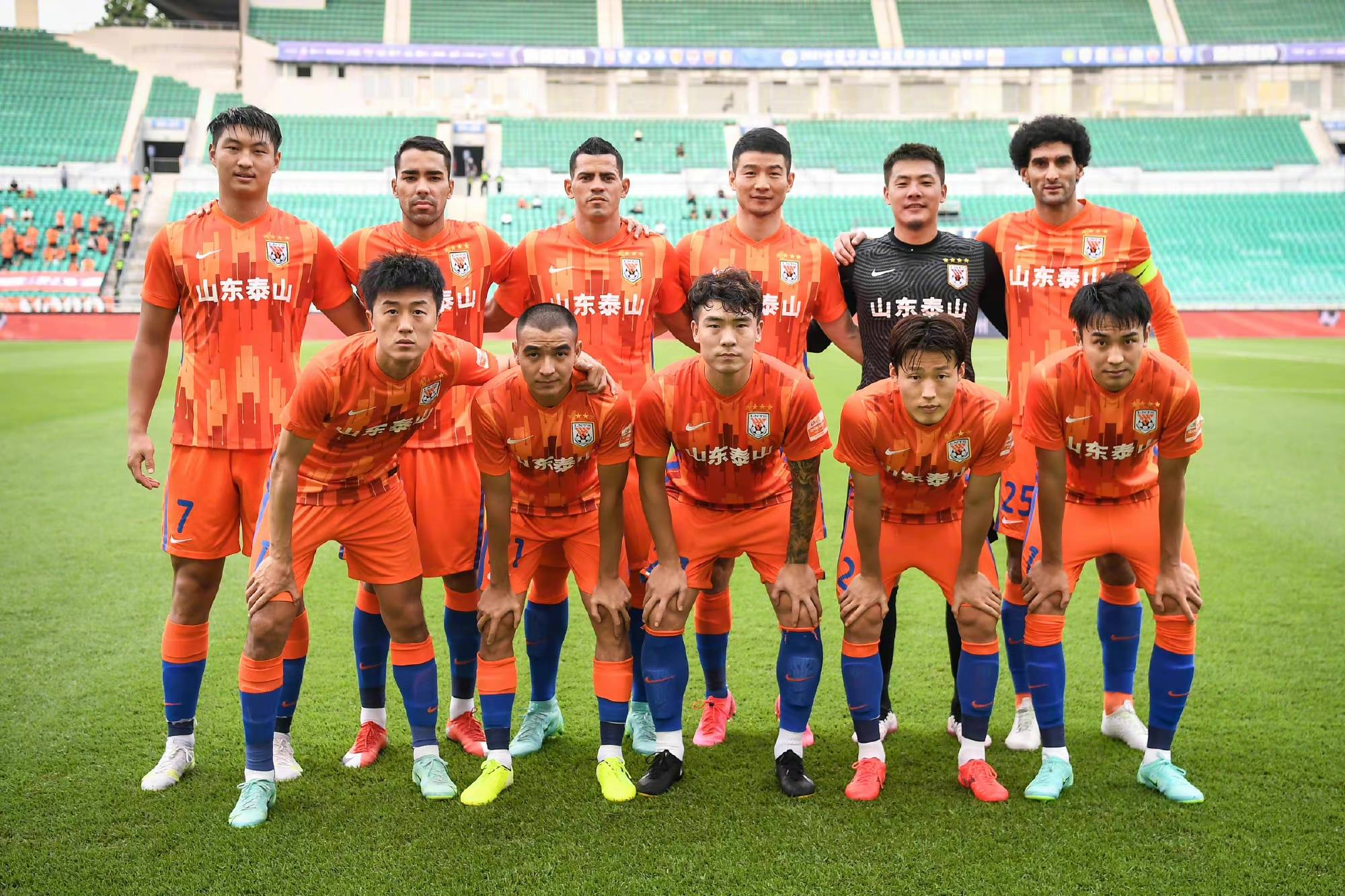 原创强强对话泰山队重整首发11人新三叉戟4外援领衔赢球锁定前2