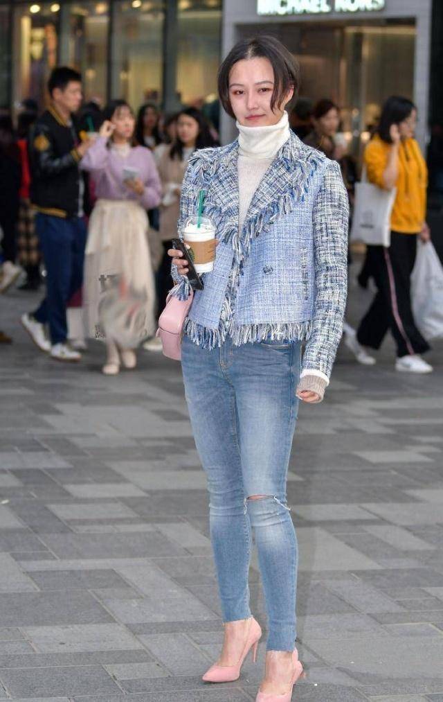 身姿|牛仔裤衬托你青春的时尚，挺阔有型显年轻态与活力感，美美哒