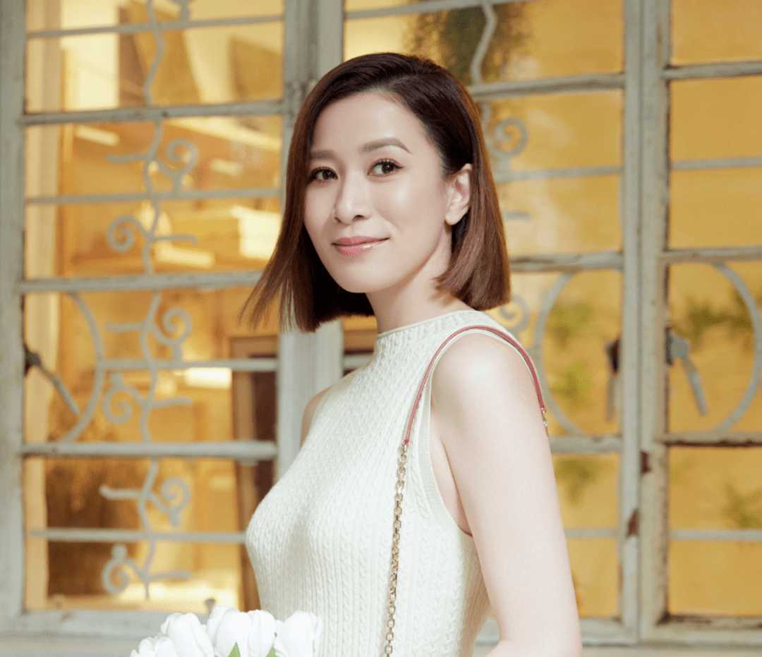 原创数十位港台明星追奥运会欧阳震华为游泳喝彩蔡少芬激动到想哭